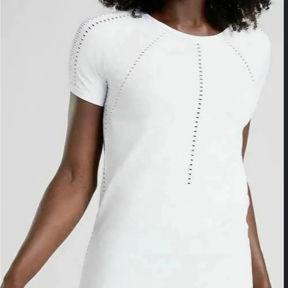 Athleta Foothill Tee - Picture 2 of 10